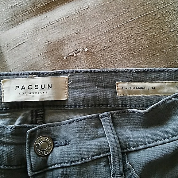 PacSun Distressed Ankle Jegging Jeans - Picture 3 of 7